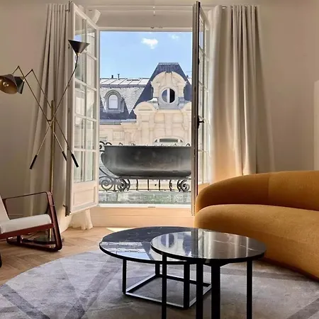 Superbes 3br Musee Du Louvre Valois Apartment Paris